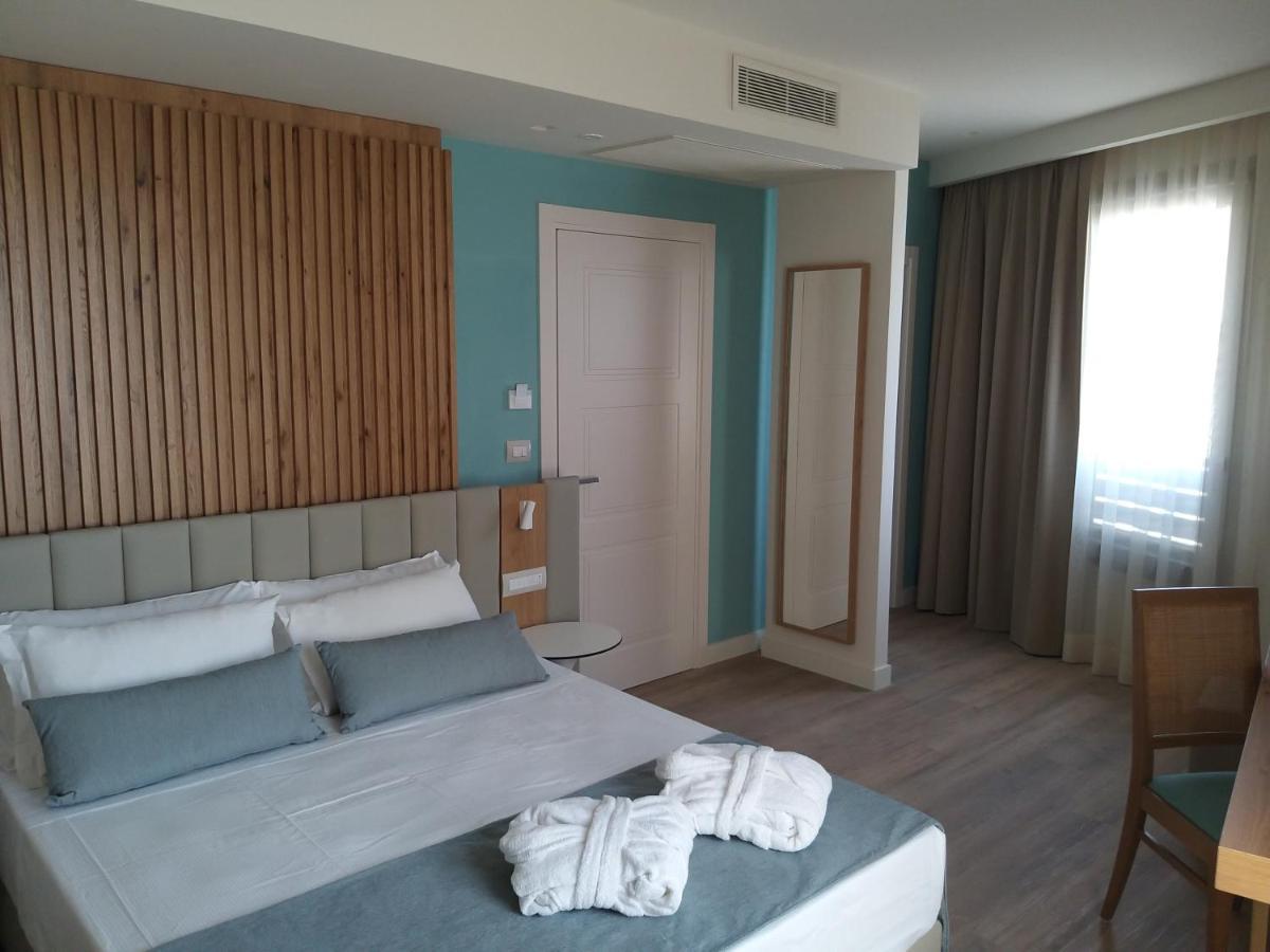 Aqua Boutique Hotel 카스틸리오네 델라 페스카이아 외부 사진